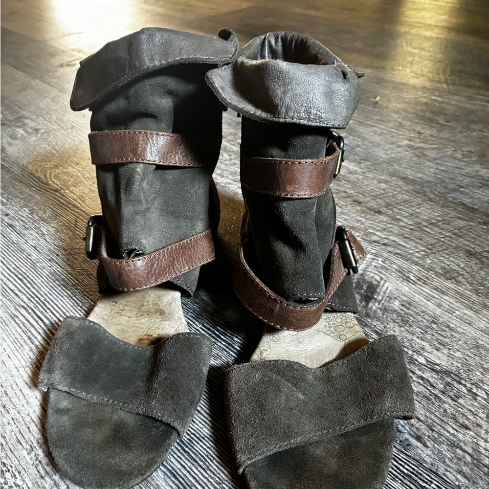 BOHO OTBT Brown and Gray Sandals with Criss-Cross Straps - Picture 2 of 11